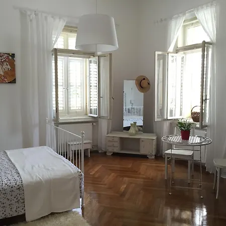 Peppina Apartment *