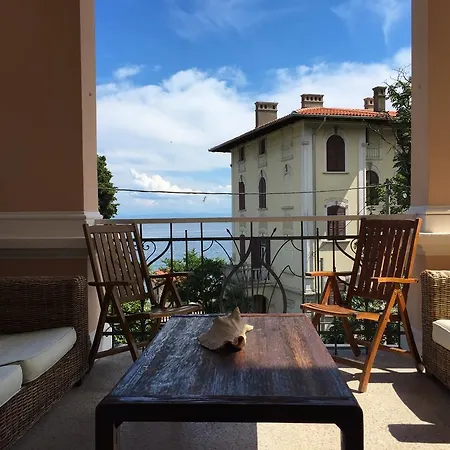 Peppina Apartment *
